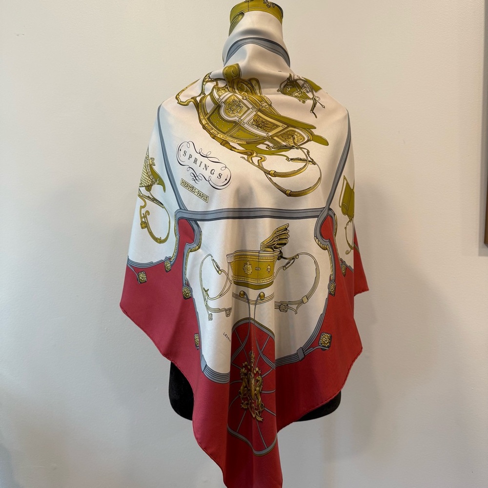 Hermes Silk Scarf 90 Carré Gold Red Equestrian Hand Rolled Made in France - Picture 3 of 10